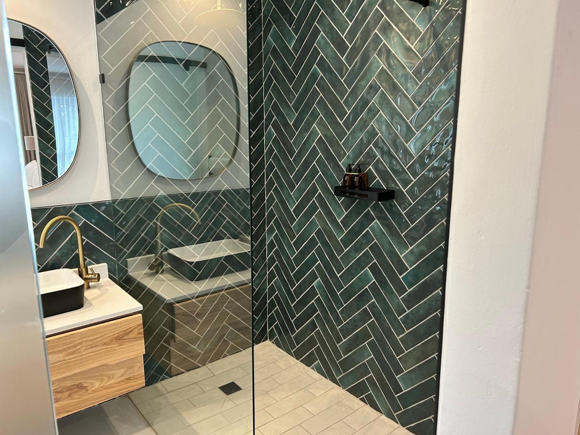 Luxury King Suite 11